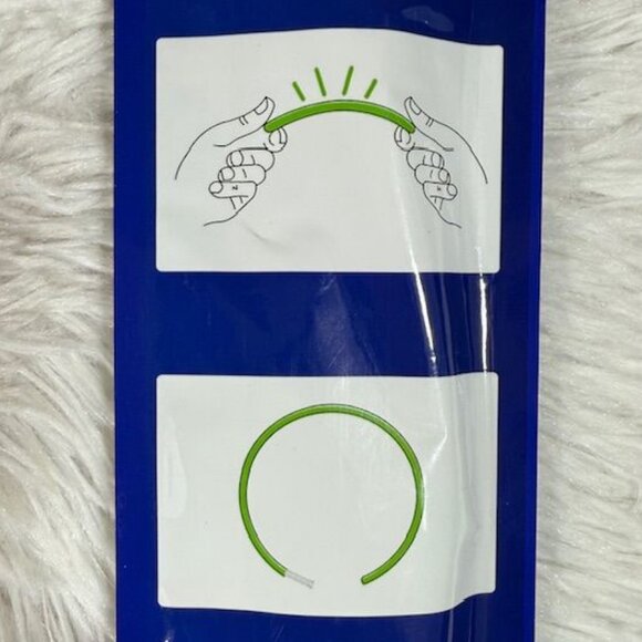 32 Pieces! Glow Necklaces Glow Light Sticks Glow Casings Party Set - Picture 7 of 16